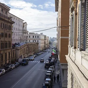 https://apollo-rooms-colosseo.it-romehotels.com